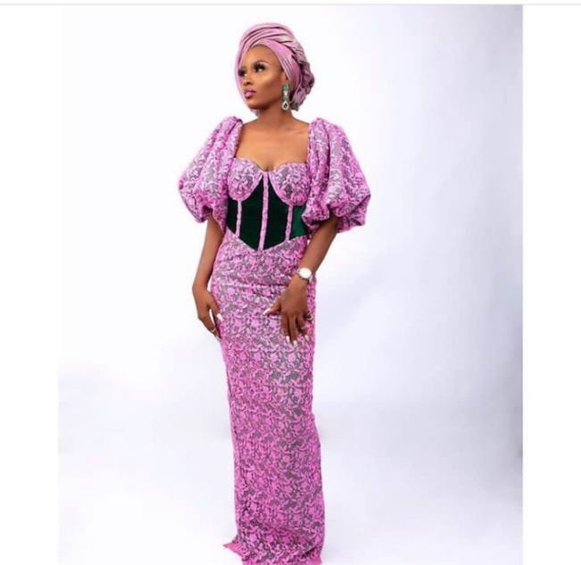 Latest Owambe Styles 2022 For Ladies in Nigeria 2