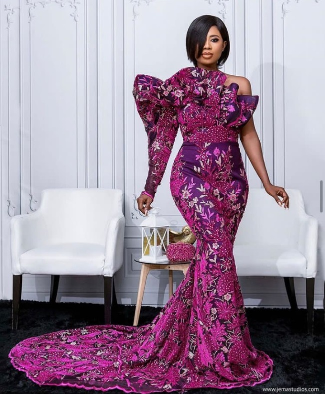 Latest Owambe Styles 2022 For Ladies in Nigeria 3