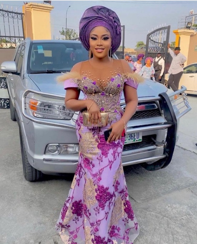 Latest Owambe Styles 2022 For Ladies in Nigeria 8