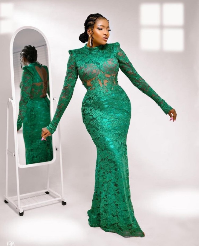 Latest Owambe Styles 2022 For Ladies in Nigeria 9