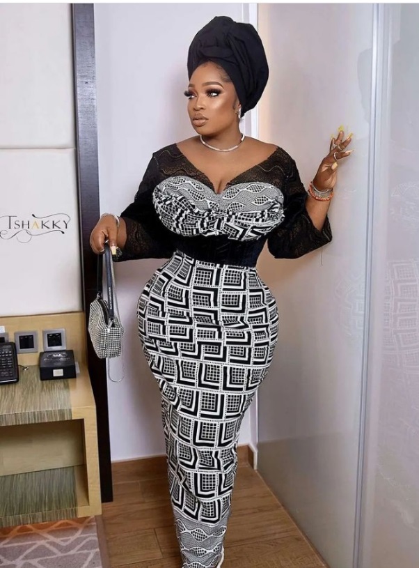 Latest Lace Gown Styles 2022 for Ladies in Nigeria 2