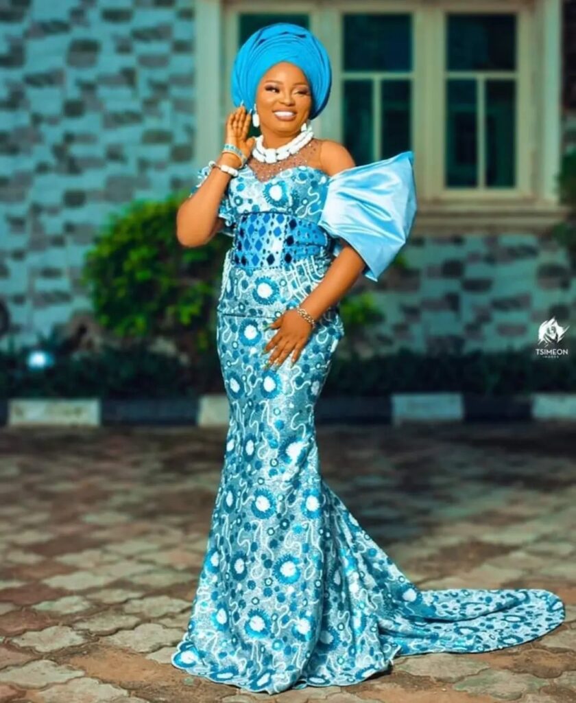 Hot Aso Ebi styles 2022 For Owambe Occasions 1