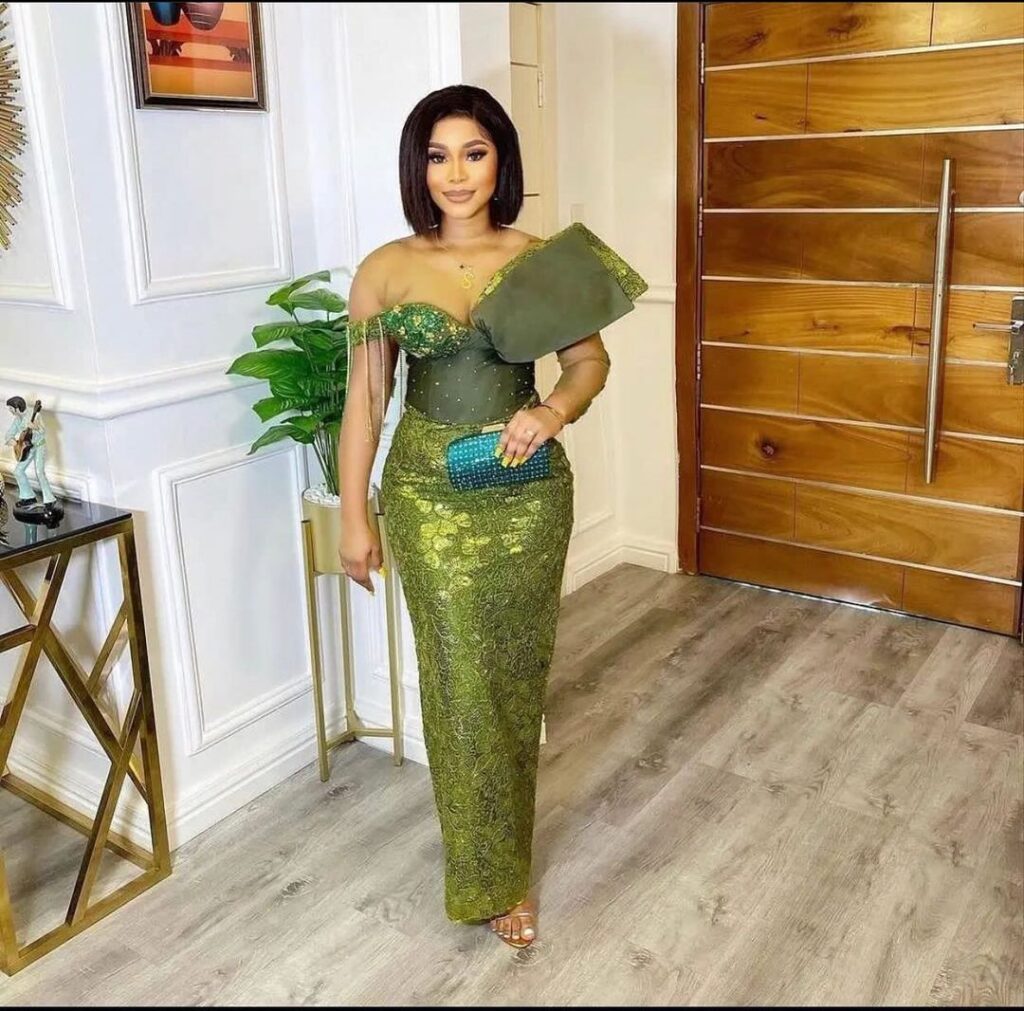 Hot Aso Ebi styles 2022 For Owambe Occasions 3