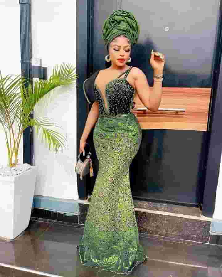 Exclusive and Best Aso Ebi Styles For Wedding Guest 1