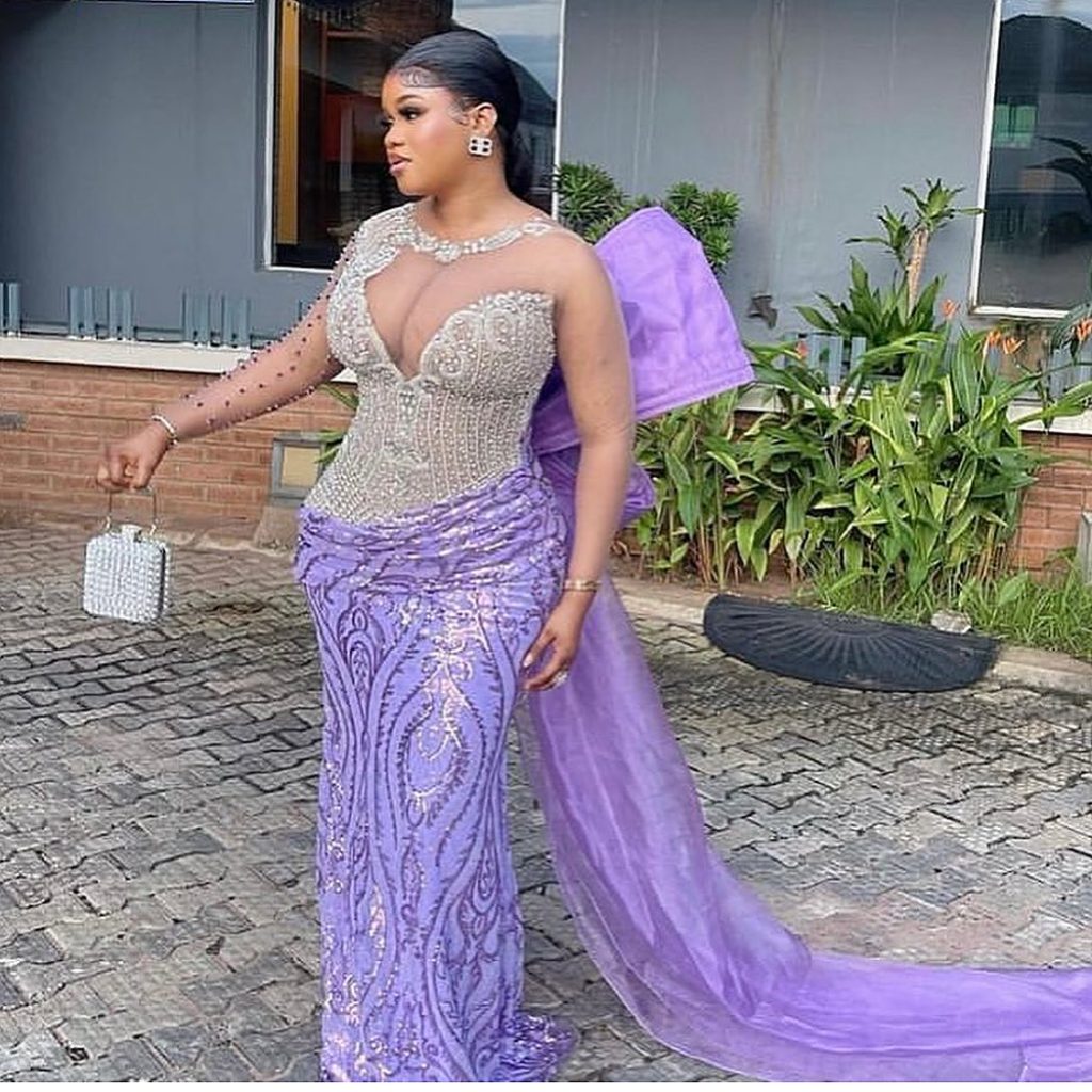 2023 Best Fitted Asoebi Lace Gown Styles For Ladies 4
