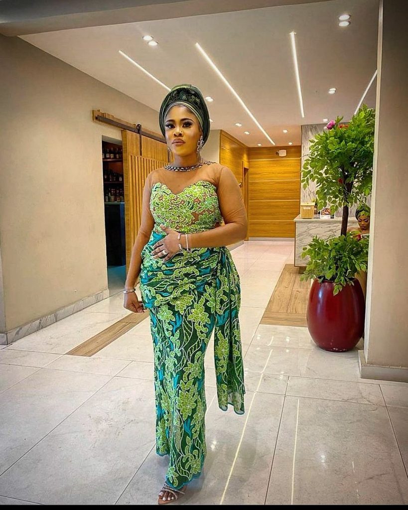 Gorgeous And Stunning Aso Ebi Gown Styles For Ladies  5