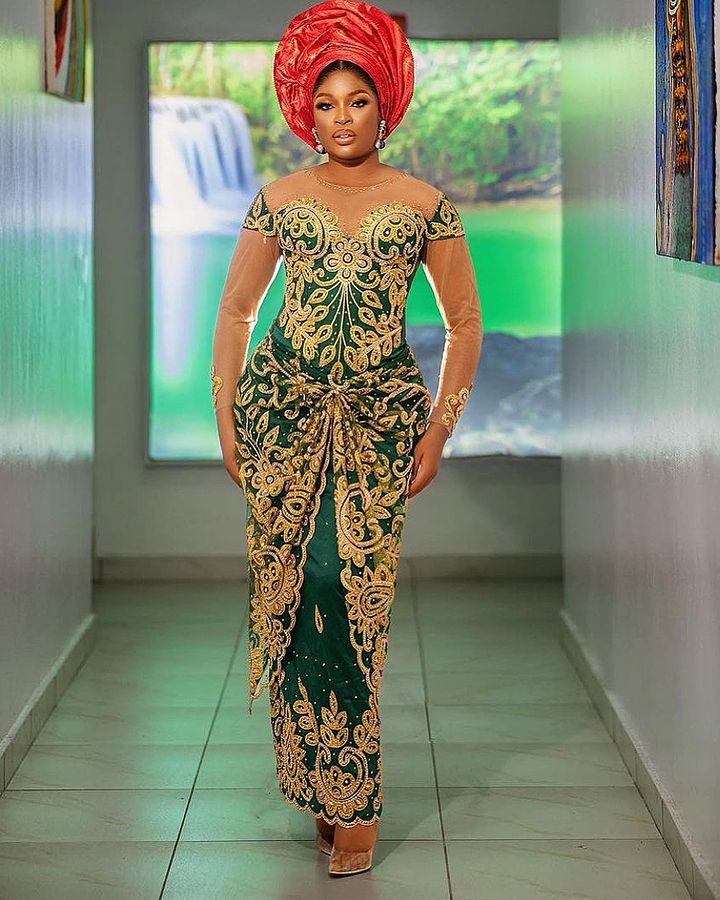 Elegant Asoebi Styles For Black Women 2023 3