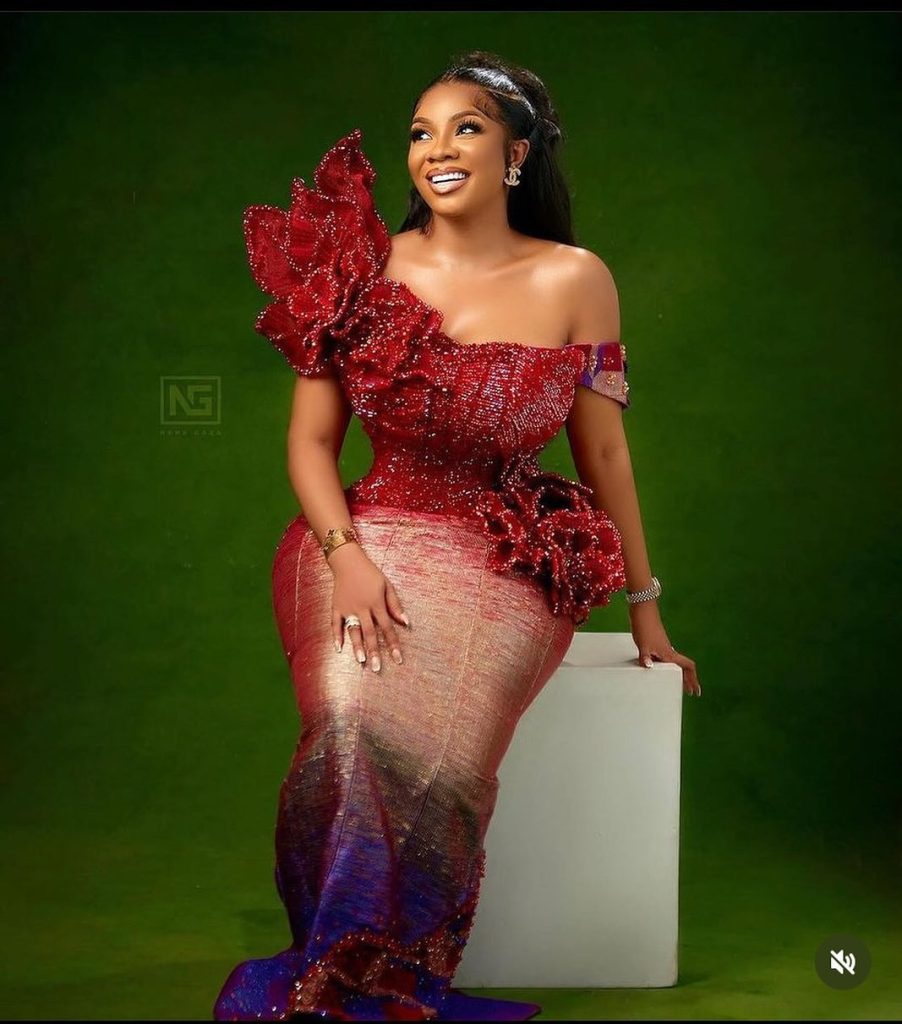 Stunning And Latest Picture Of Asoebi Styles 2024 For Ladies 3
