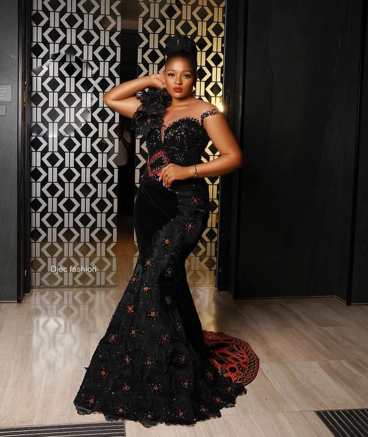 Stunning And Latest Picture Of Asoebi Styles 2024 For Ladies 4