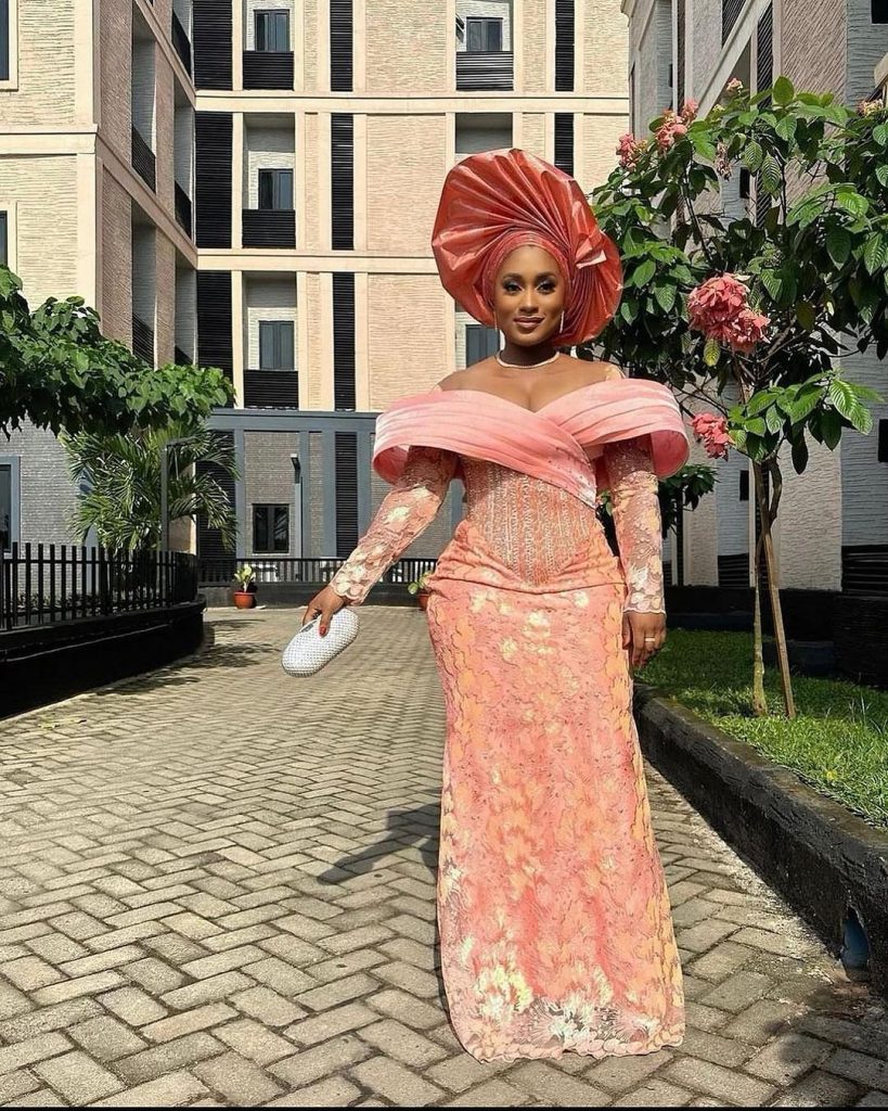Trending And Simple Picture Of Asoebi Styles 2024 For Ladies 2