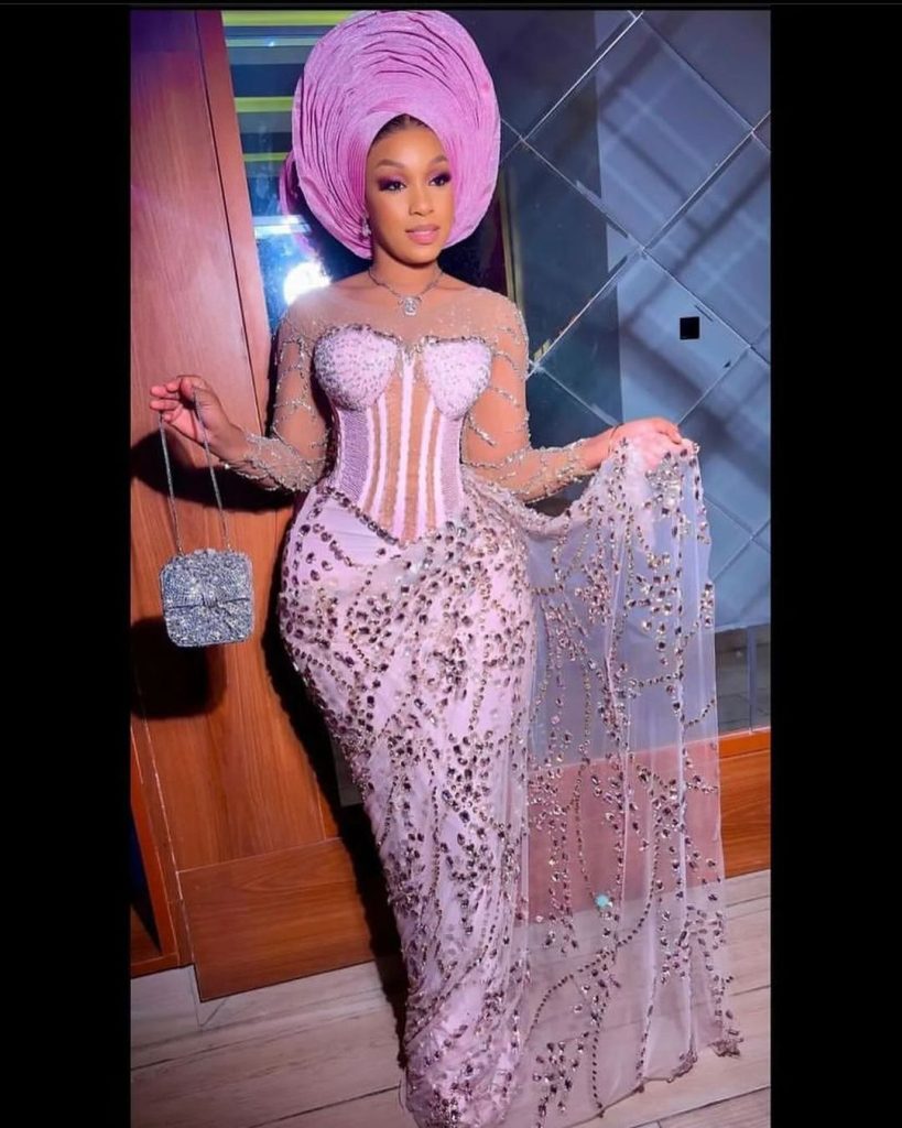 Trending And Simple Picture Of Asoebi Styles 2024 For Ladies 5