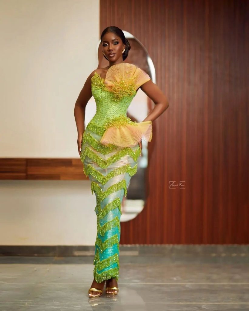 Latest Asoebi Styles For Slim Ladies 2024 3