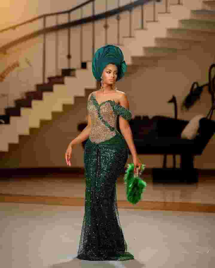 Stunning And Best Asoebi Gown Styles 2024 For Fashionistas 1