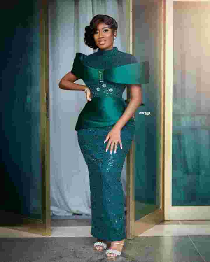 Stunning And Best Asoebi Gown Styles 2024 For Fashionistas 3